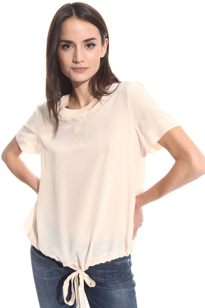 T-shirt con arriccio al fondo Intrend T-shirt con arriccio al fondo Intrend