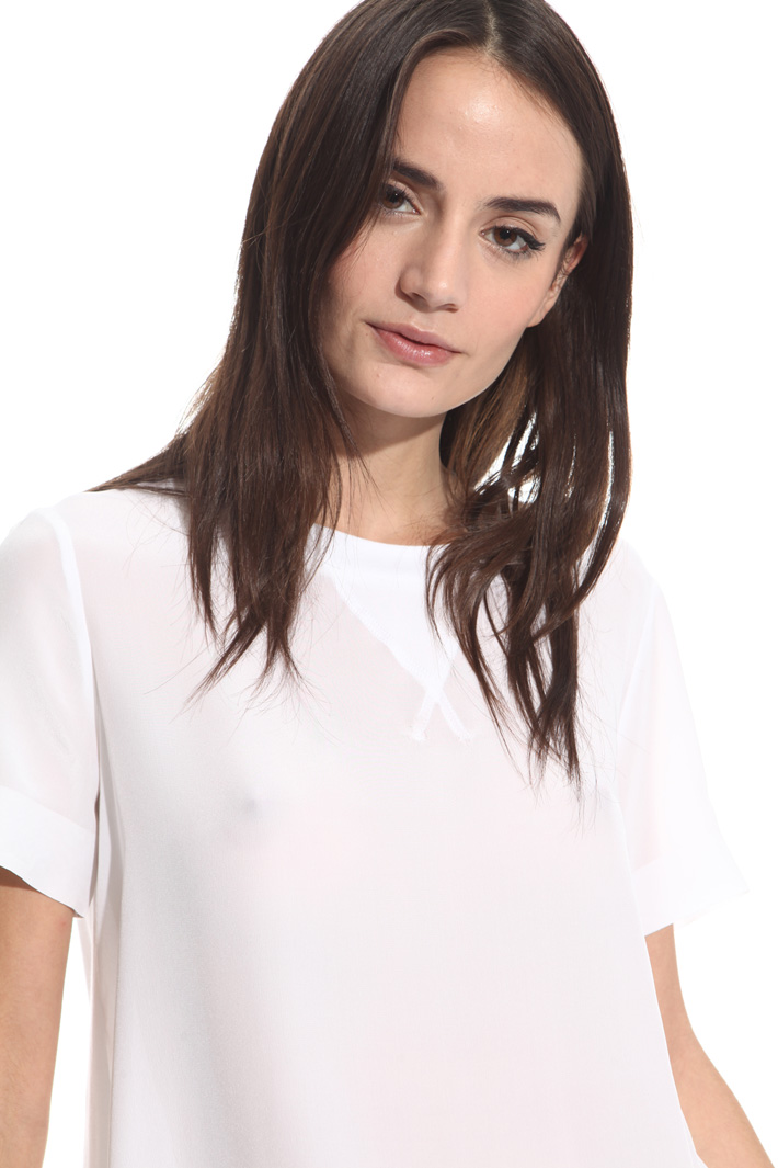 T-shirt con arriccio al fondo Intrend T-shirt con arriccio al fondo Intrend
