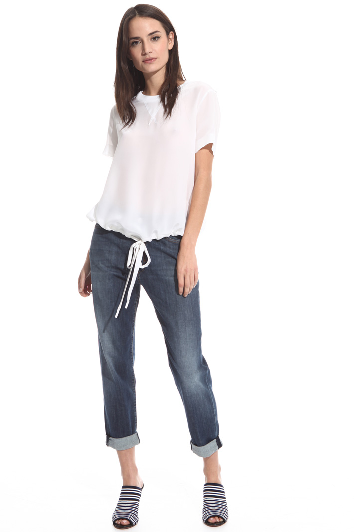 T-shirt con arriccio al fondo Intrend T-shirt con arriccio al fondo Intrend