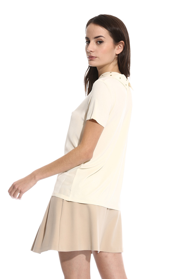 T-shirt con collo removibile Intrend T-shirt con collo removibile Intrend