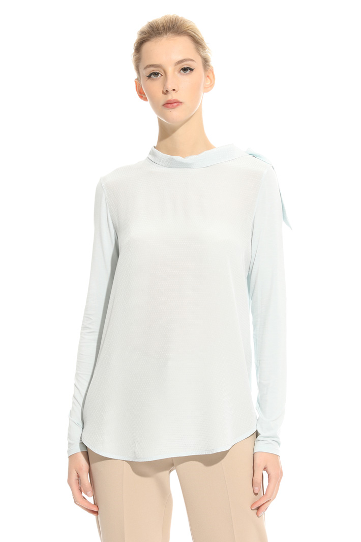 Blusa in crepe operata Blusa in crepe operata