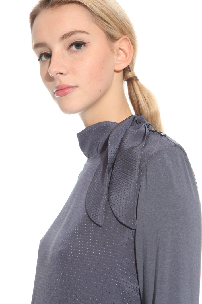 Crepe fabric blouse Intrend Crepe fabric blouse Intrend