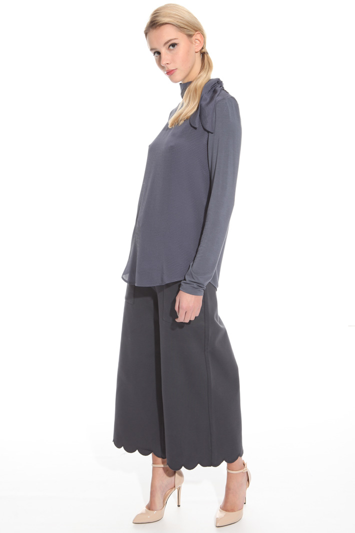 Crepe fabric blouse Intrend Crepe fabric blouse Intrend