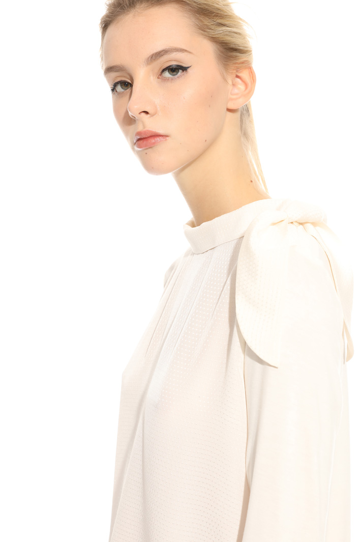 Blusa in crepe operata Intrend Blusa in crepe operata Intrend