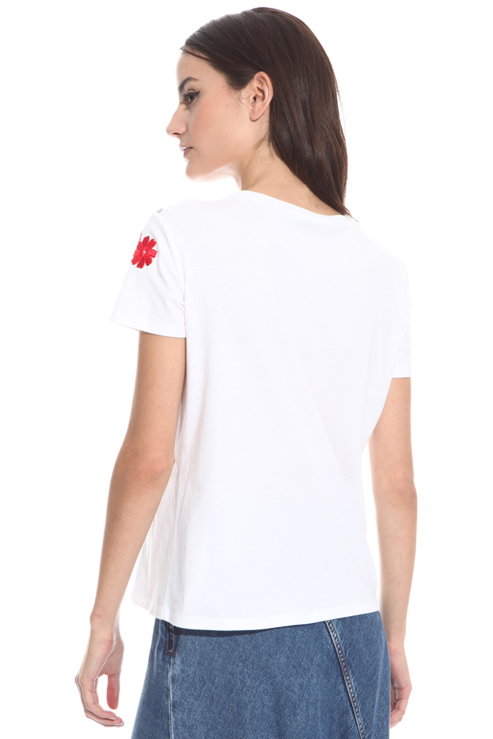 T-shirt con ricami a contrasto Intrend T-shirt con ricami a contrasto Intrend