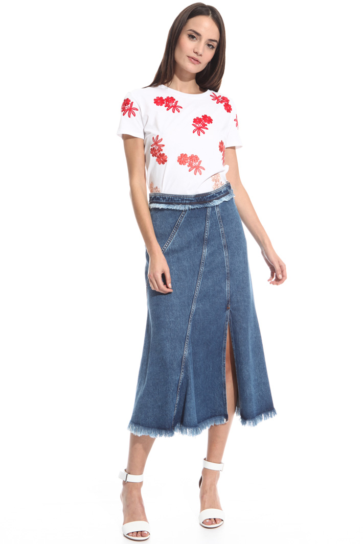 T-shirt con ricami a contrasto Intrend T-shirt con ricami a contrasto Intrend