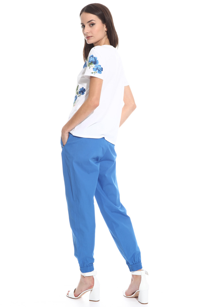 T-shirt con ricami a contrasto Intrend T-shirt con ricami a contrasto Intrend
