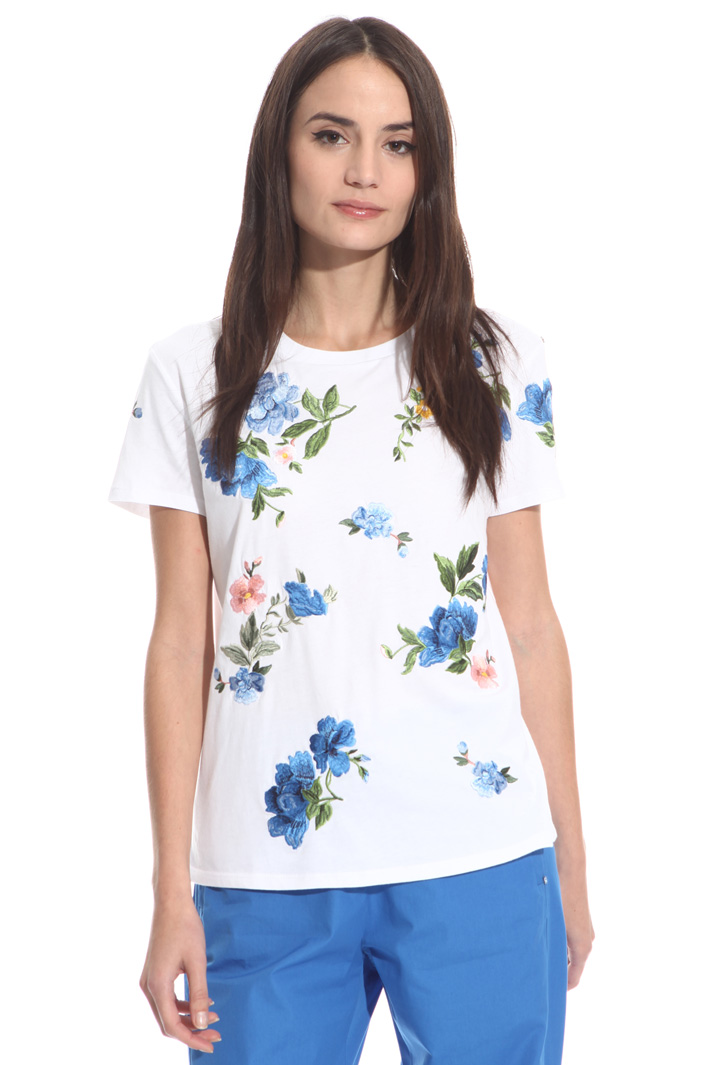 T-shirt con ricami a contrasto Intrend T-shirt con ricami a contrasto Intrend