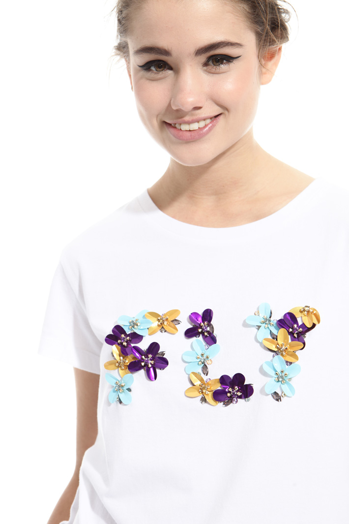 T-shirt con ricamo a rilievo Intrend T-shirt con ricamo a rilievo Intrend