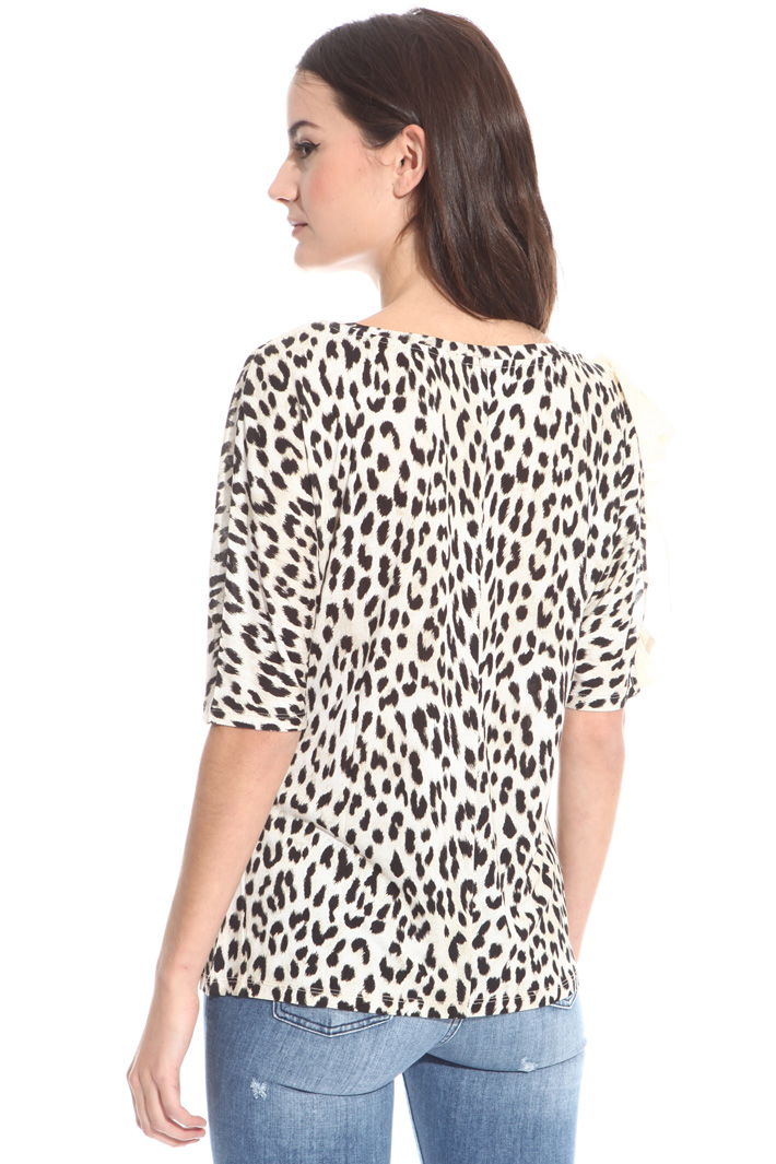 T-shirt con fiocchi Intrend T-shirt con fiocchi Intrend