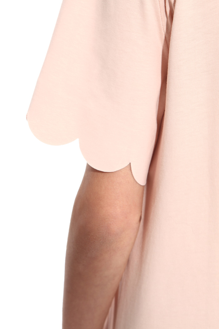 T-shirt con orlo smerlato Intrend T-shirt con orlo smerlato Intrend