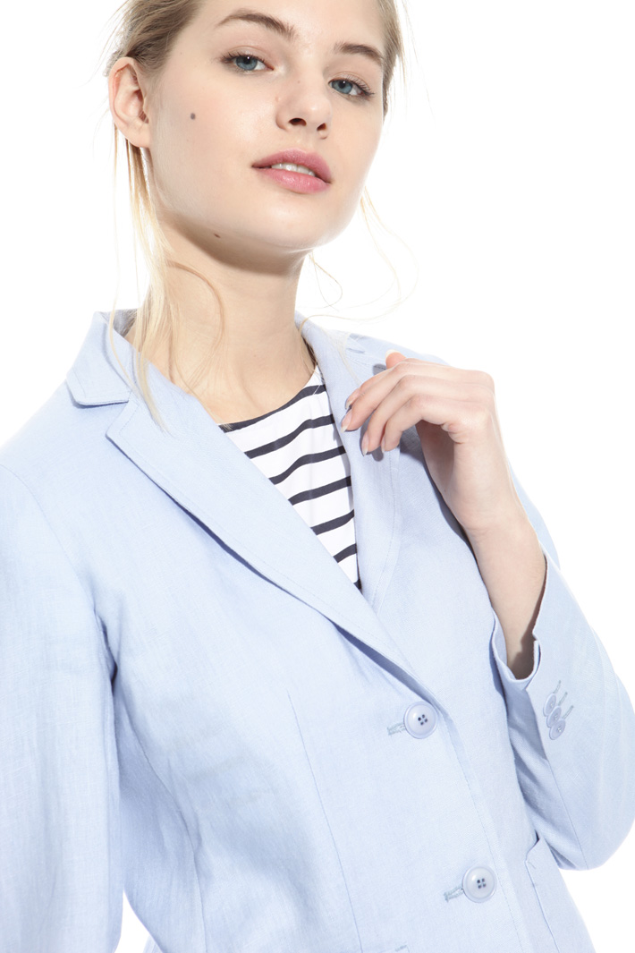 Cotton and linen blazer
Intrend Cotton and linen blazer
Intrend