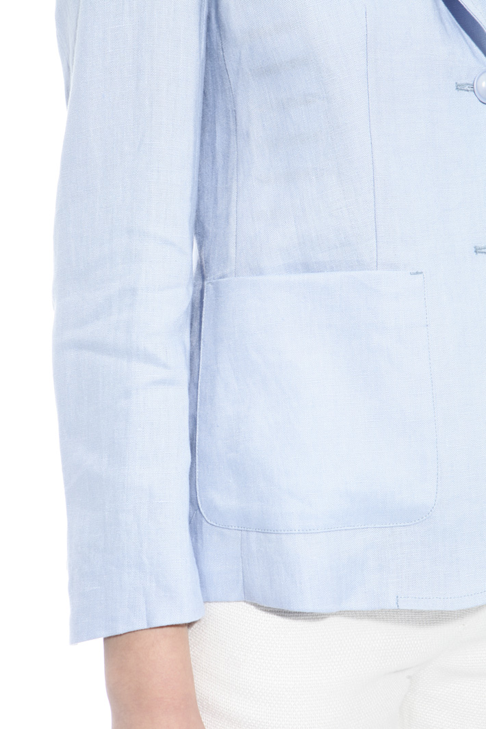 Cotton and linen blazer
Intrend Cotton and linen blazer
Intrend