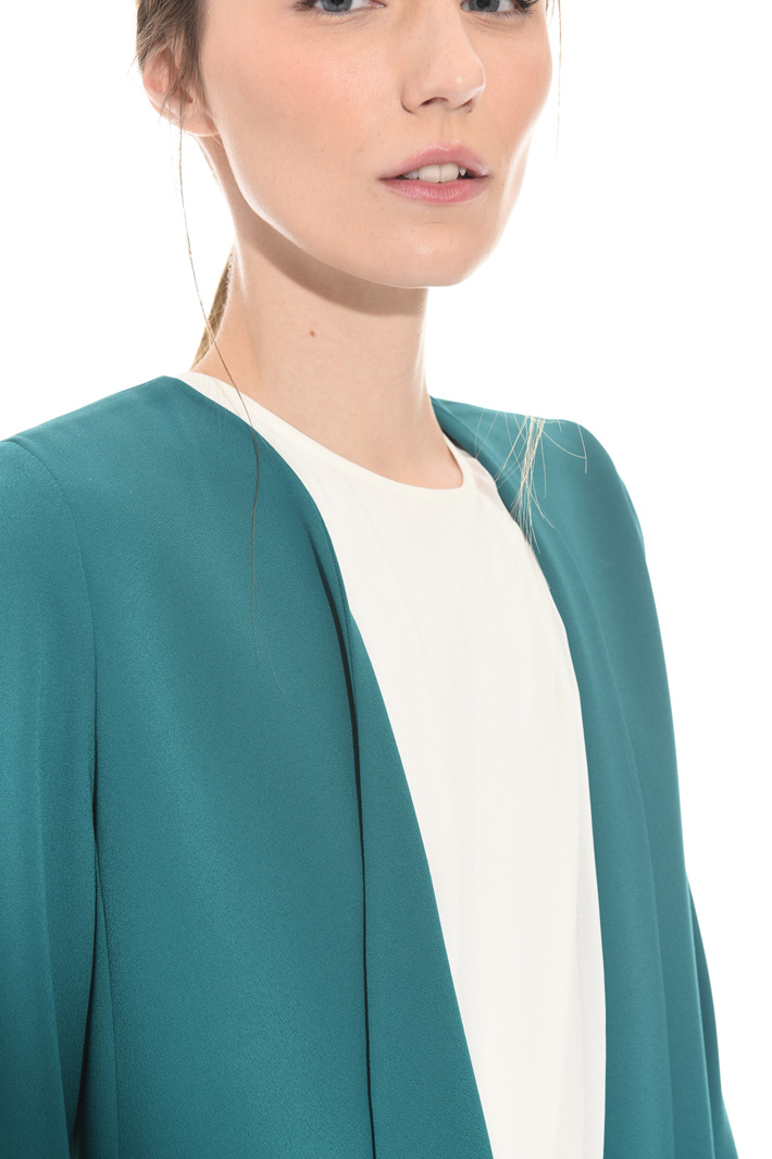 Jacket with matching brooch Intrend Jacket with matching brooch Intrend