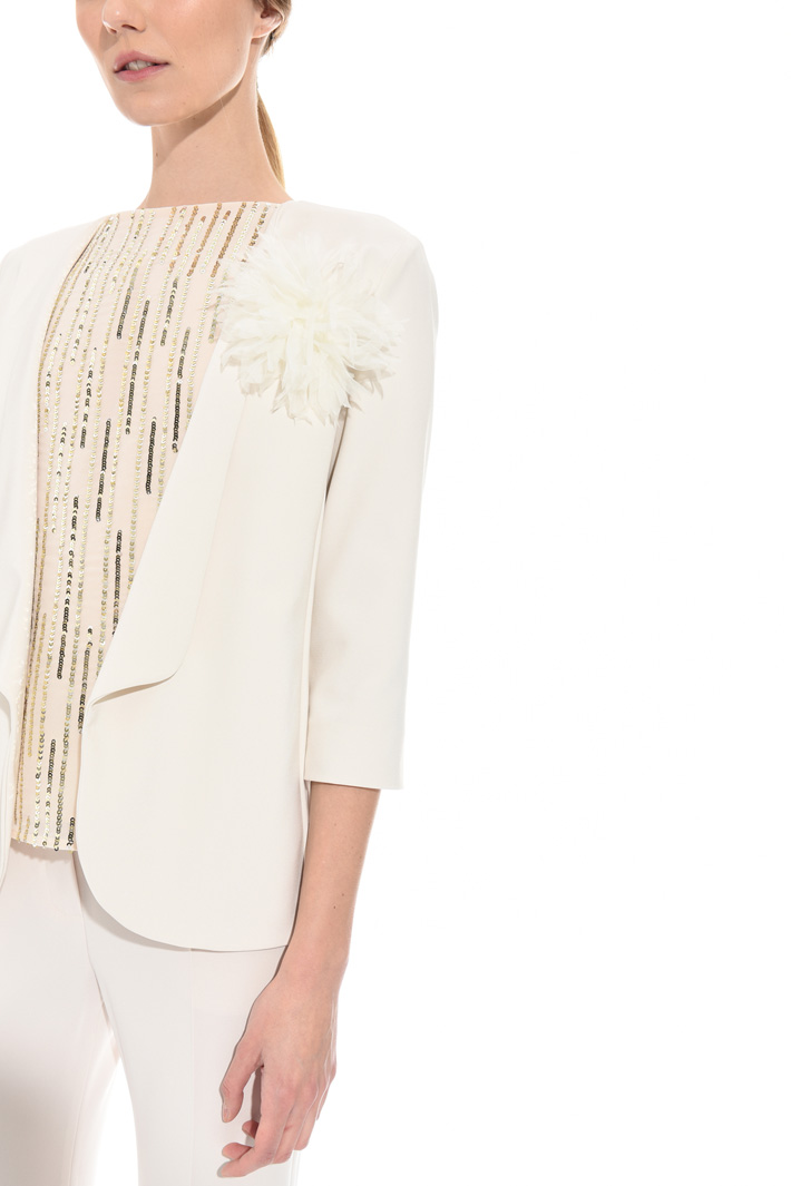 Jacket with matching brooch Intrend Jacket with matching brooch Intrend