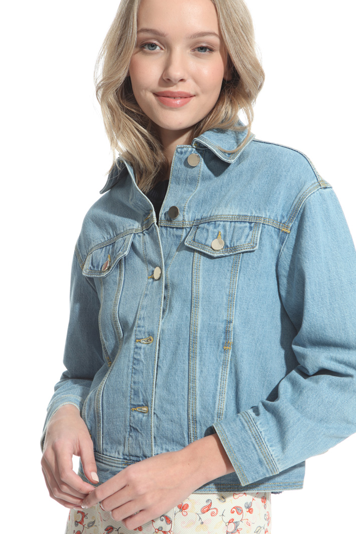 Giacca in jeans con ricamo Intrend Giacca in jeans con ricamo Intrend