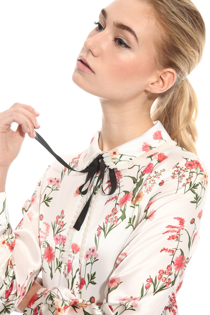 Printed satin shirt Intrend Printed satin shirt Intrend