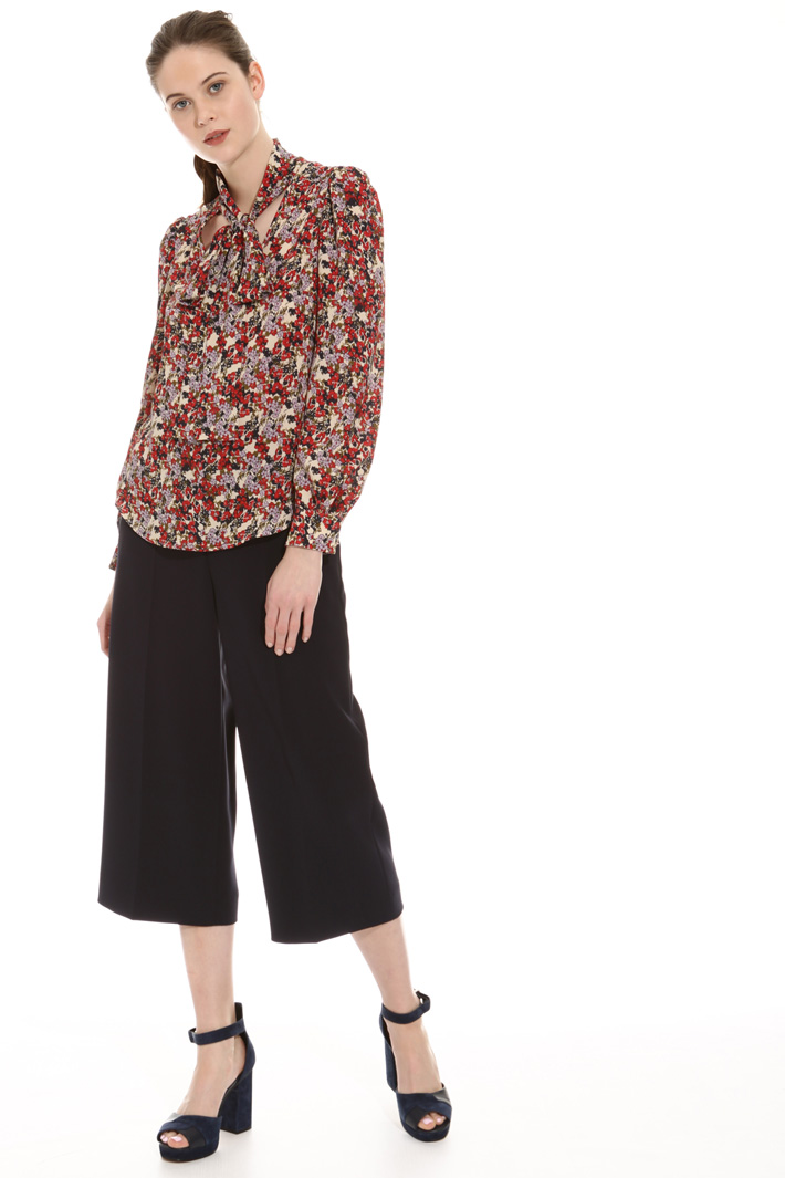 Scarf-neck blouse Intrend Scarf-neck blouse Intrend