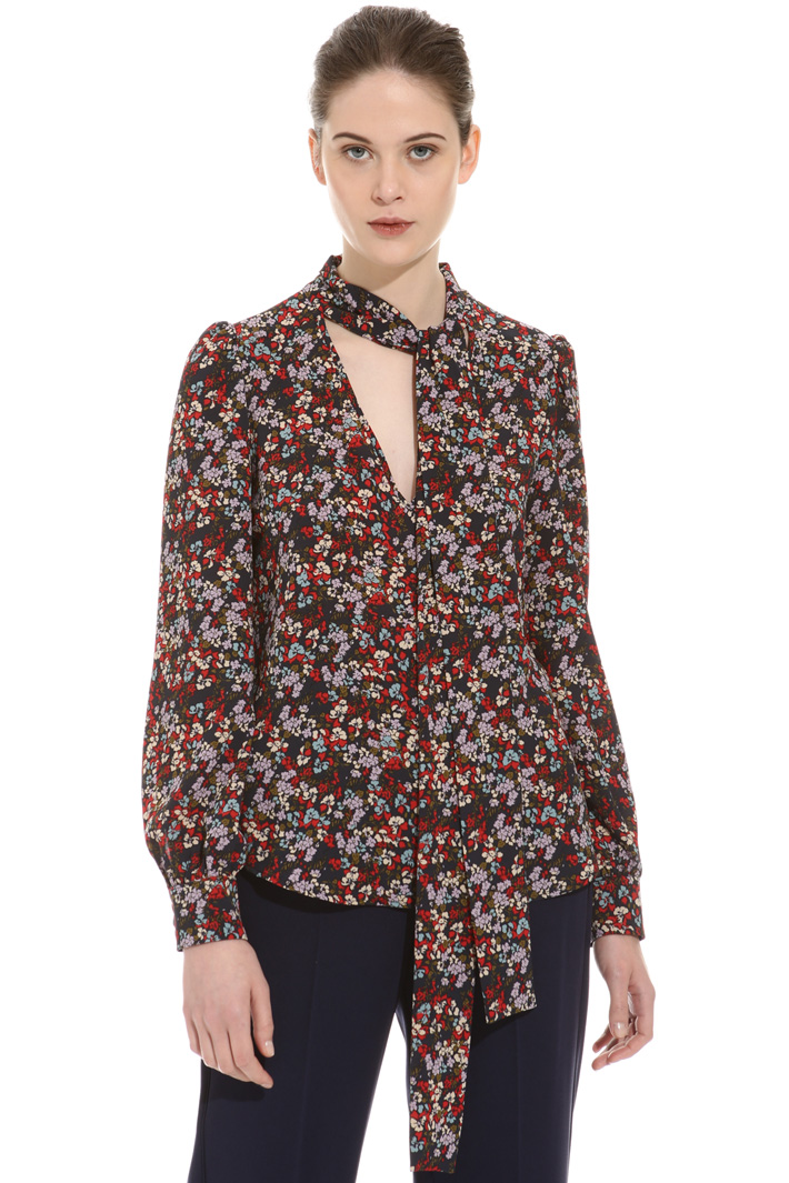 Scarf-neck blouse Intrend Scarf-neck blouse Intrend
