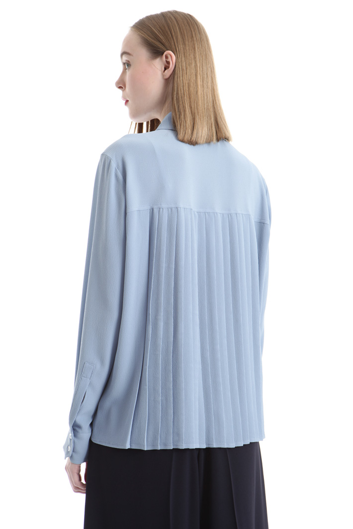 Textured crepe fabric shirt Intrend Textured crepe fabric shirt Intrend