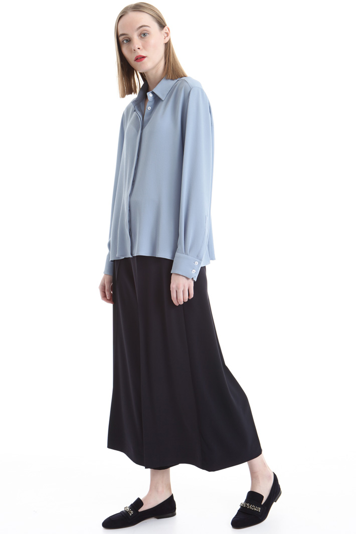 Textured crepe fabric shirt Intrend Textured crepe fabric shirt Intrend