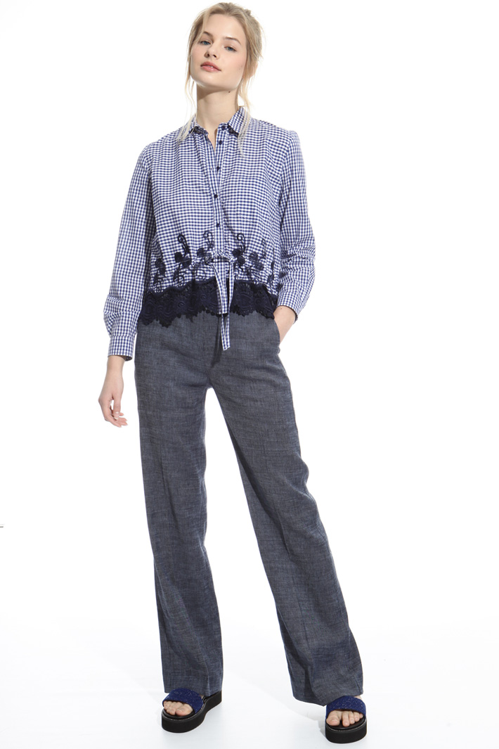 Embroidered hem shirt Intrend Embroidered hem shirt Intrend