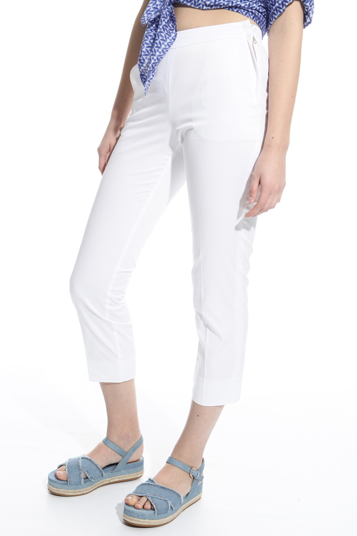Pantalone Capri in gabardina Intrend Pantalone Capri in gabardina Intrend