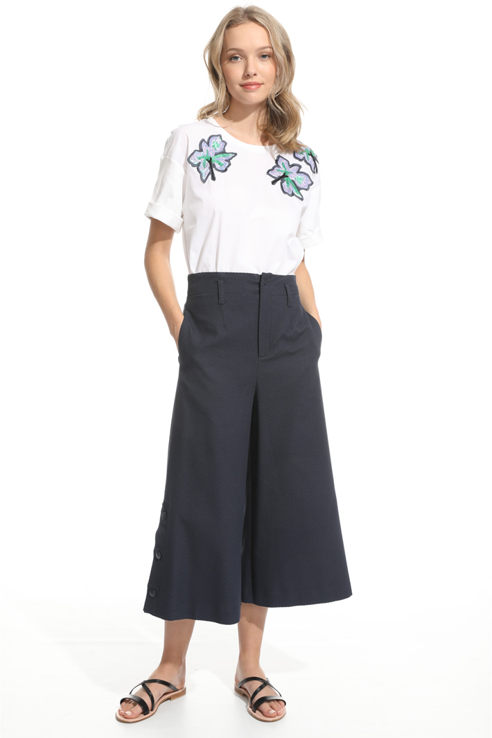 Cropped trousers with buttons Intrend Cropped trousers with buttons Intrend