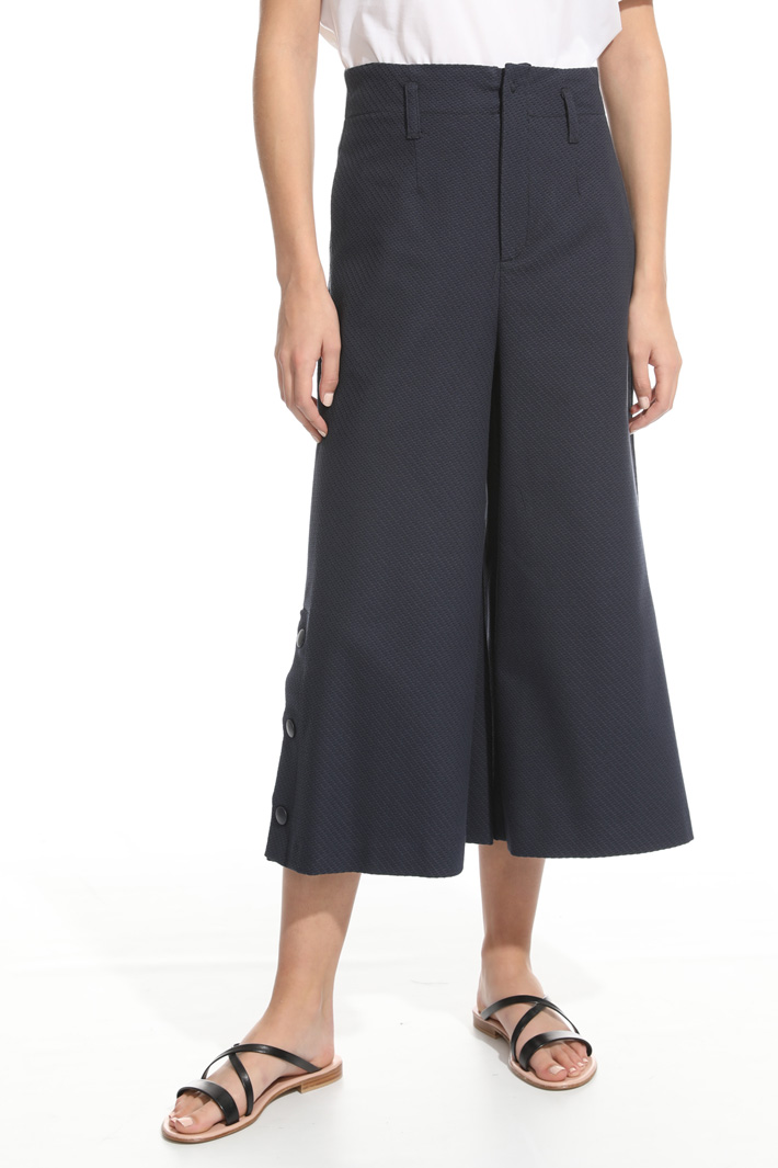 Cropped trousers with buttons Intrend Cropped trousers with buttons Intrend