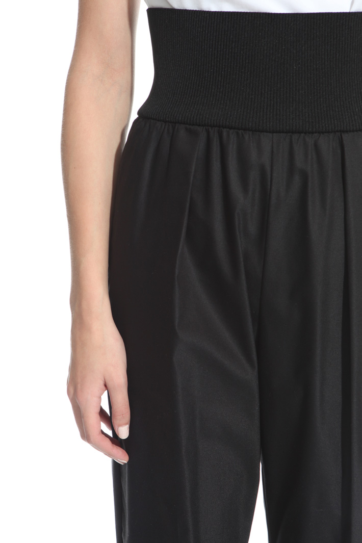 Trousers with elastic band
Intrend Trousers with elastic band
Intrend