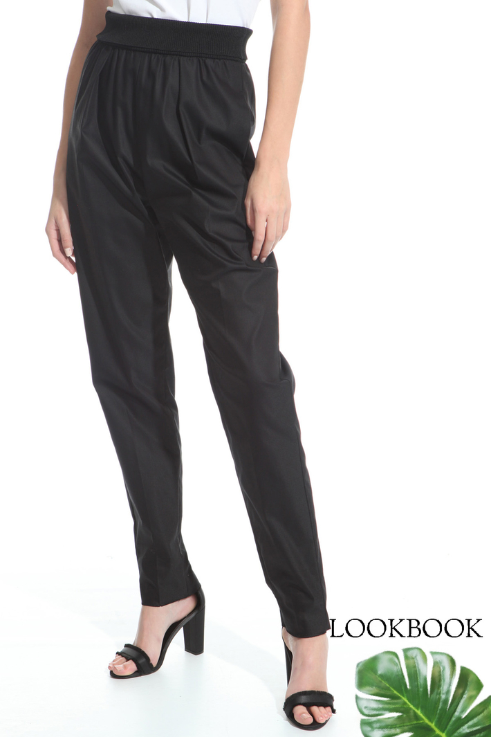 Trousers with elastic band
Intrend Trousers with elastic band
Intrend