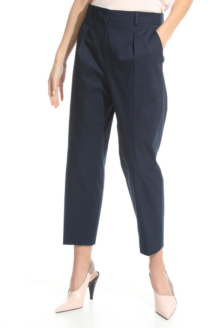 Cropped trousers in gabardine
Intrend Cropped trousers in gabardine
Intrend
