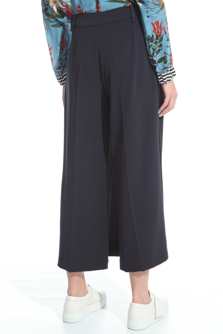 Wide trousers in fluid cady
Intrend Wide trousers in fluid cady
Intrend