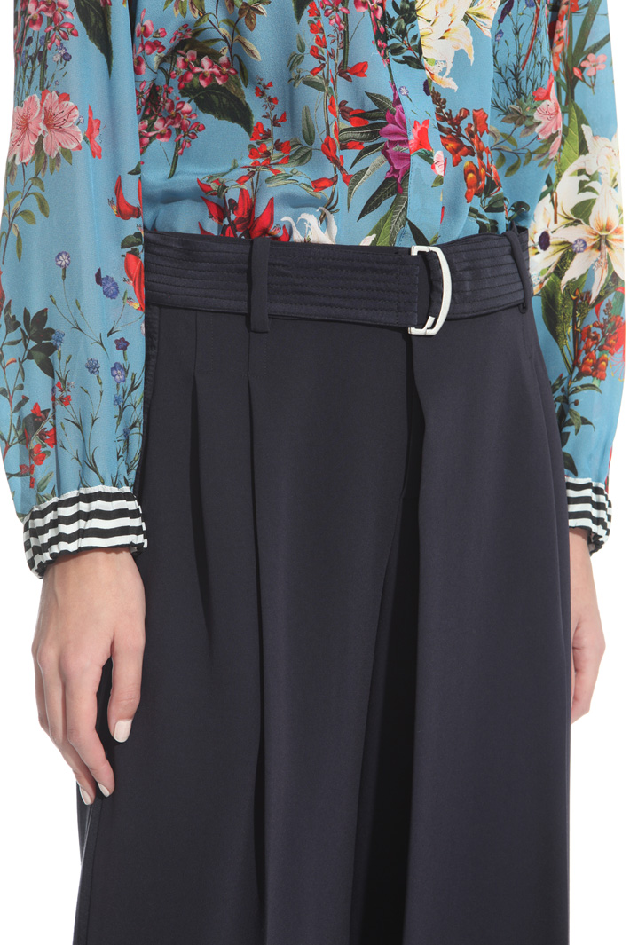 Wide trousers in fluid cady
Intrend Wide trousers in fluid cady
Intrend