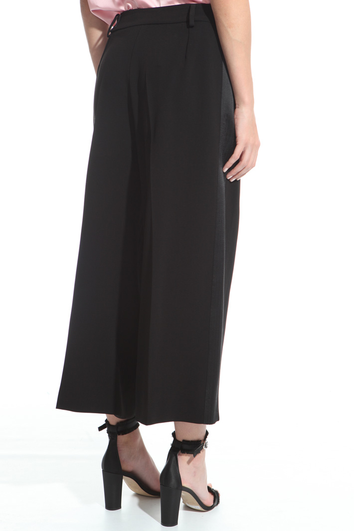 Wide trousers in fluid cady
Intrend Wide trousers in fluid cady
Intrend