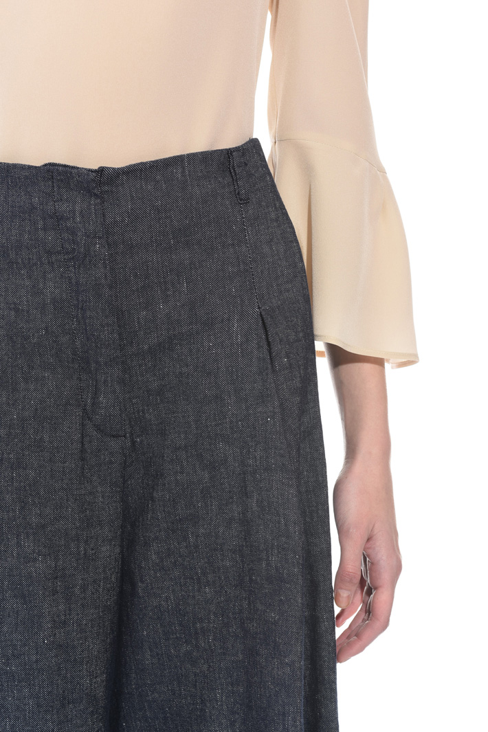 Wide trousers with splits
Intrend Wide trousers with splits
Intrend