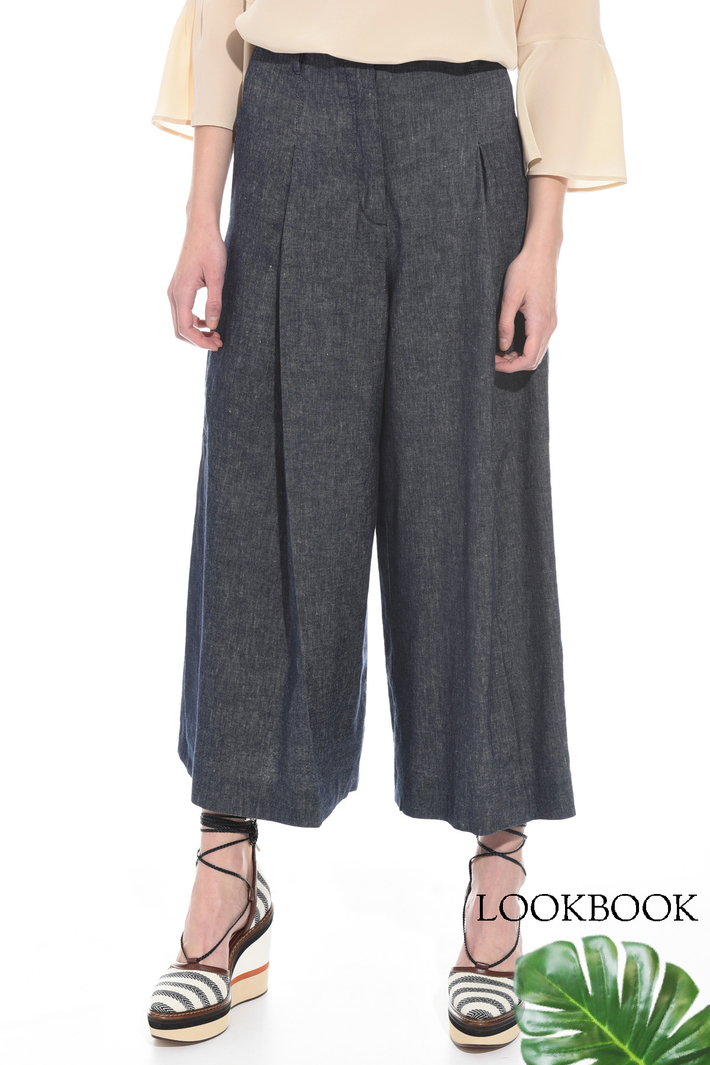 Wide trousers with splits
Intrend Wide trousers with splits
Intrend