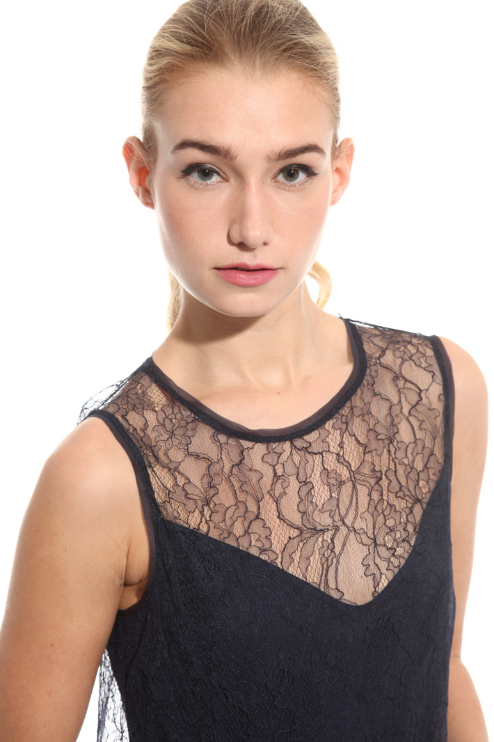 Top in pizzo chantilly Intrend Top in pizzo chantilly Intrend