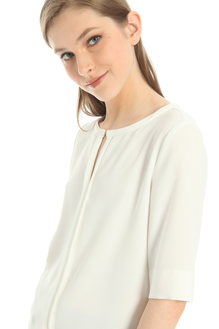 Teardrop neckline shirt Intrend Teardrop neckline shirt Intrend