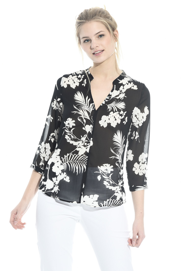 Crepe fabric blouse Intrend Crepe fabric blouse Intrend