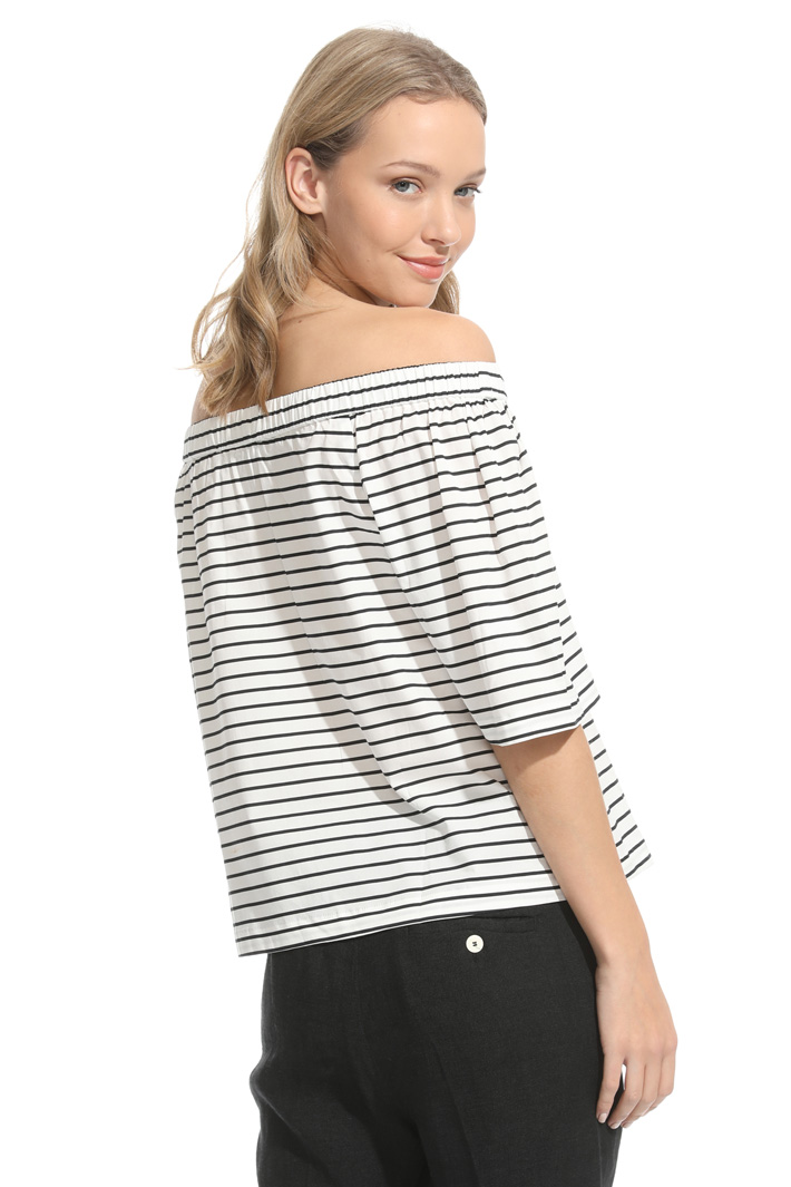 Off-the-shoulder top Intrend Off-the-shoulder top Intrend
