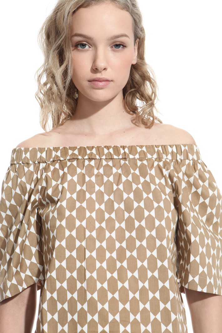 Top con scollo a barchetta Intrend Top con scollo a barchetta Intrend
