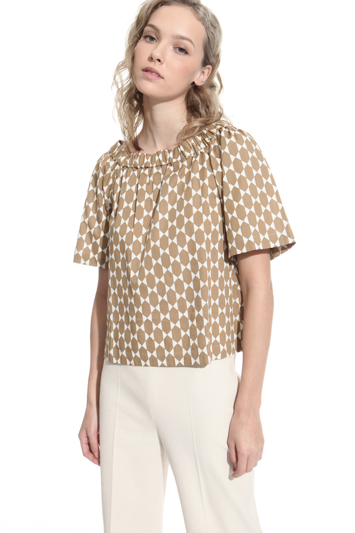 Top con scollo a barchetta Intrend Top con scollo a barchetta Intrend