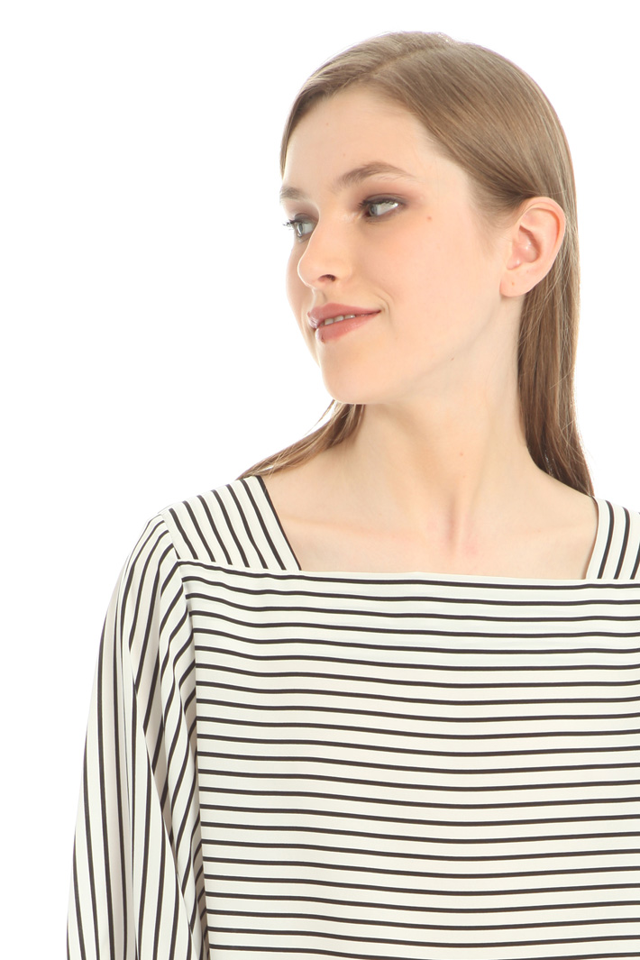 Rounded sleeve blouse Intrend Rounded sleeve blouse Intrend