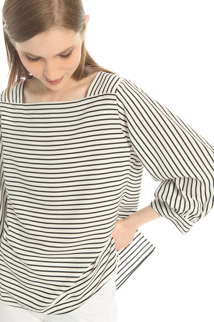 Rounded sleeve blouse Intrend Rounded sleeve blouse Intrend