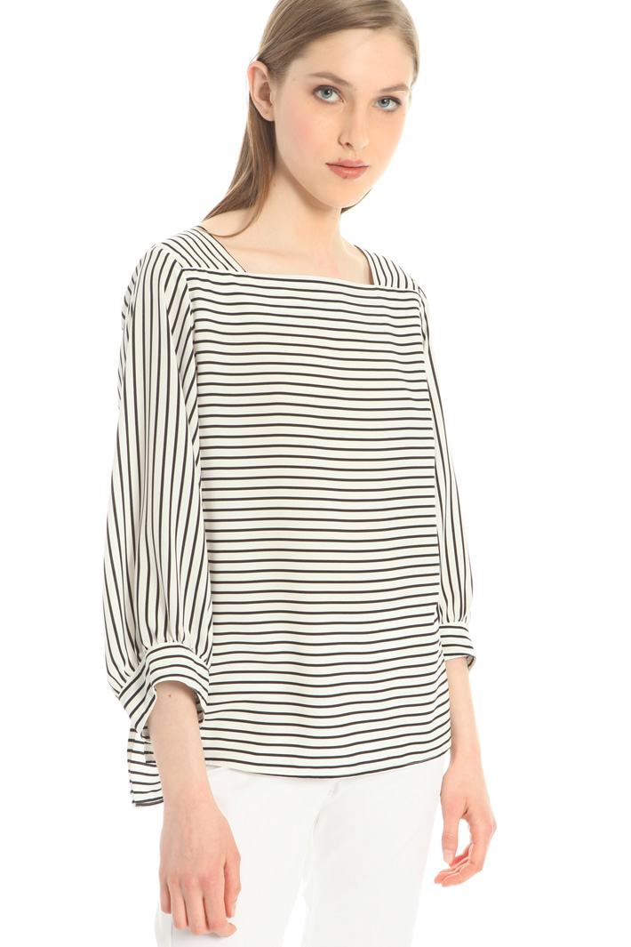 Rounded sleeve blouse Intrend Rounded sleeve blouse Intrend