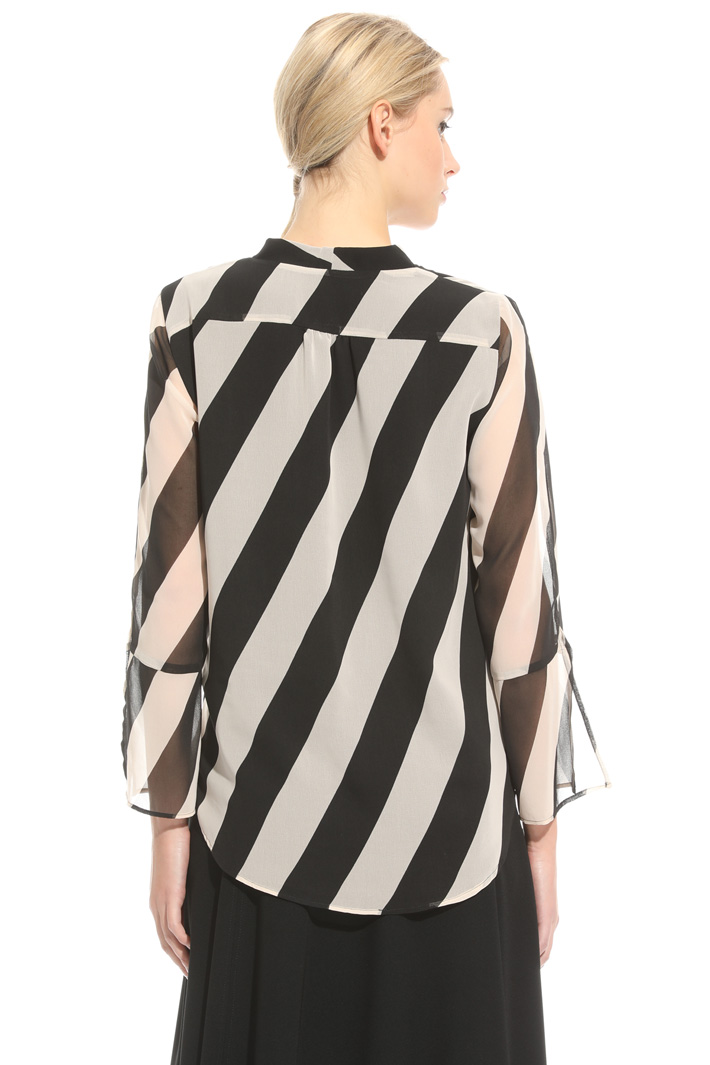 Surplice neckline blouse Intrend Surplice neckline blouse Intrend