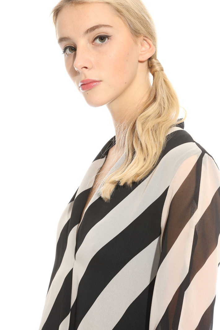 Surplice neckline blouse Intrend Surplice neckline blouse Intrend