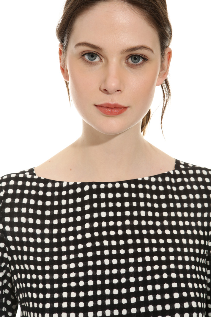 Fluid fabric blouse Intrend Fluid fabric blouse Intrend