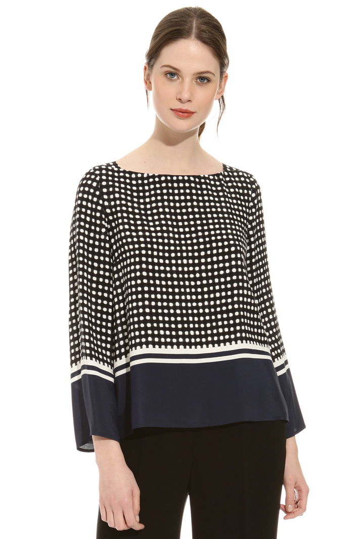 Fluid fabric blouse Intrend Fluid fabric blouse Intrend